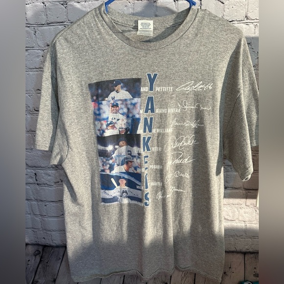 Other - ☘️☘️☘️New York Yankees T-Shirt size Large.☘️☘️☘️